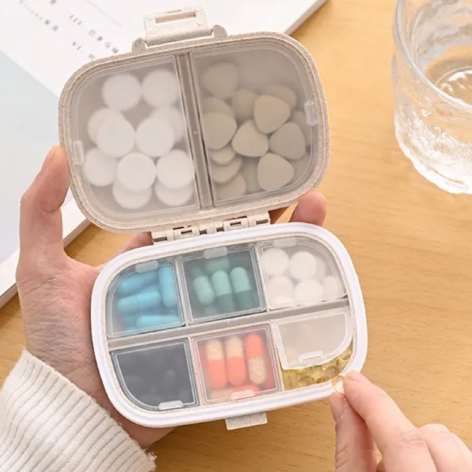 Portable 4" Travel Pill Storage Box w/8 Covered Inner Compartments